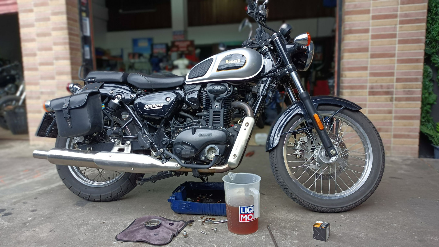 เปลี่ยนน้ำมันเครื่อง Liqui Moly 15-50w Street