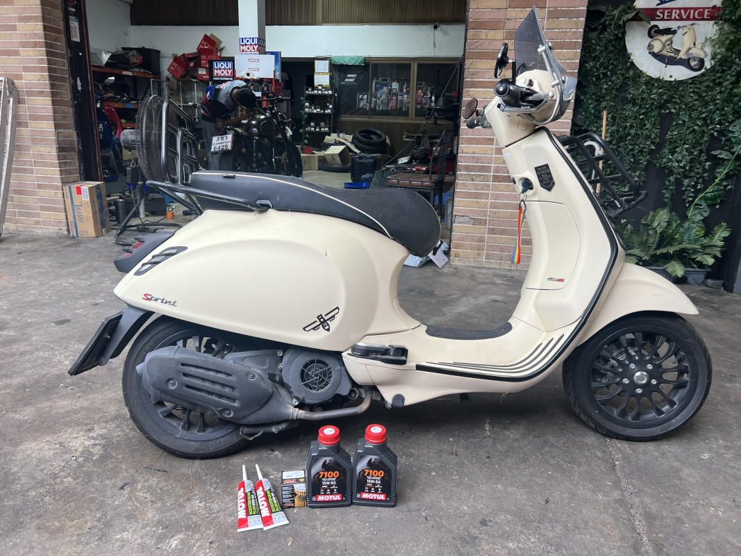 เปลี่ยนน้ำมันเฟืองท้าย Motul Scooter gear plus 80w-90 Vespa Sprint 150