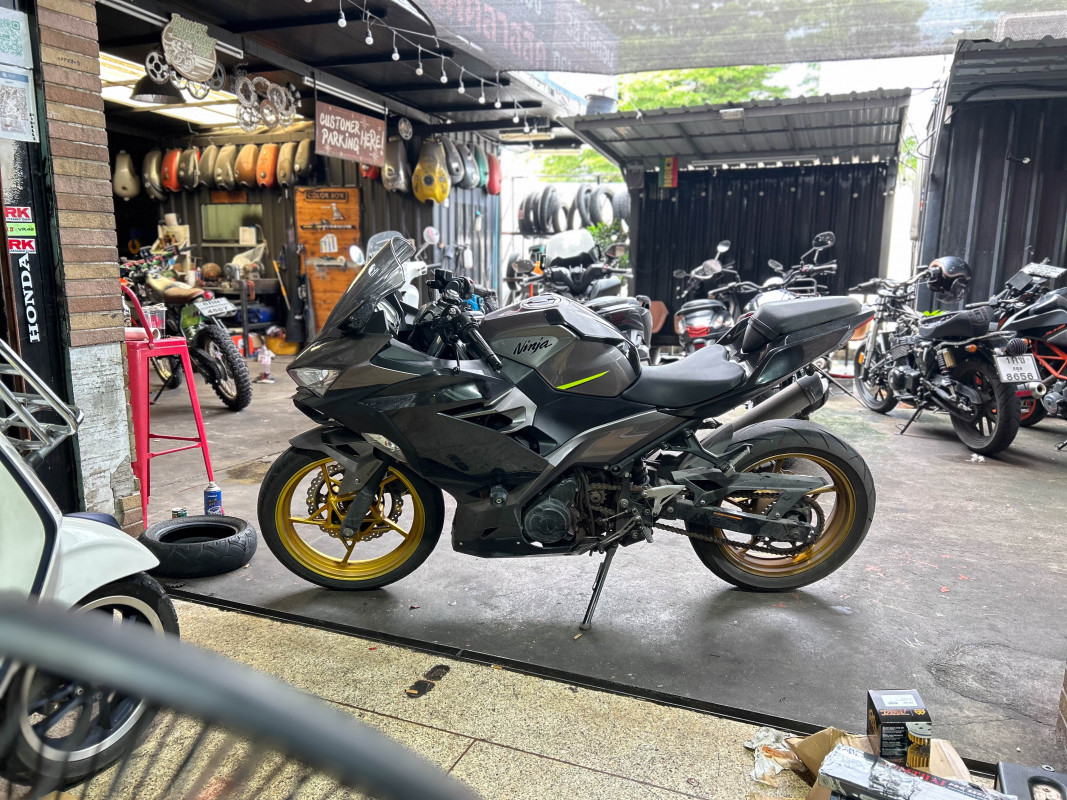 เซอร์วิสรถมอเตอร์ไซค์ Kawasaki Ninja 400