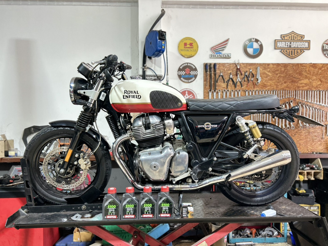 เปลี่ยนน้ำมันเครื่อง Motul 7100 15w-50 Royal Enfield Interceptor 650