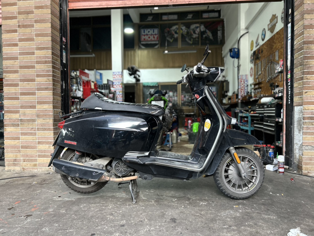 เซอร์วิสรถมอเตอร์ไซค์ Lambretta V 200