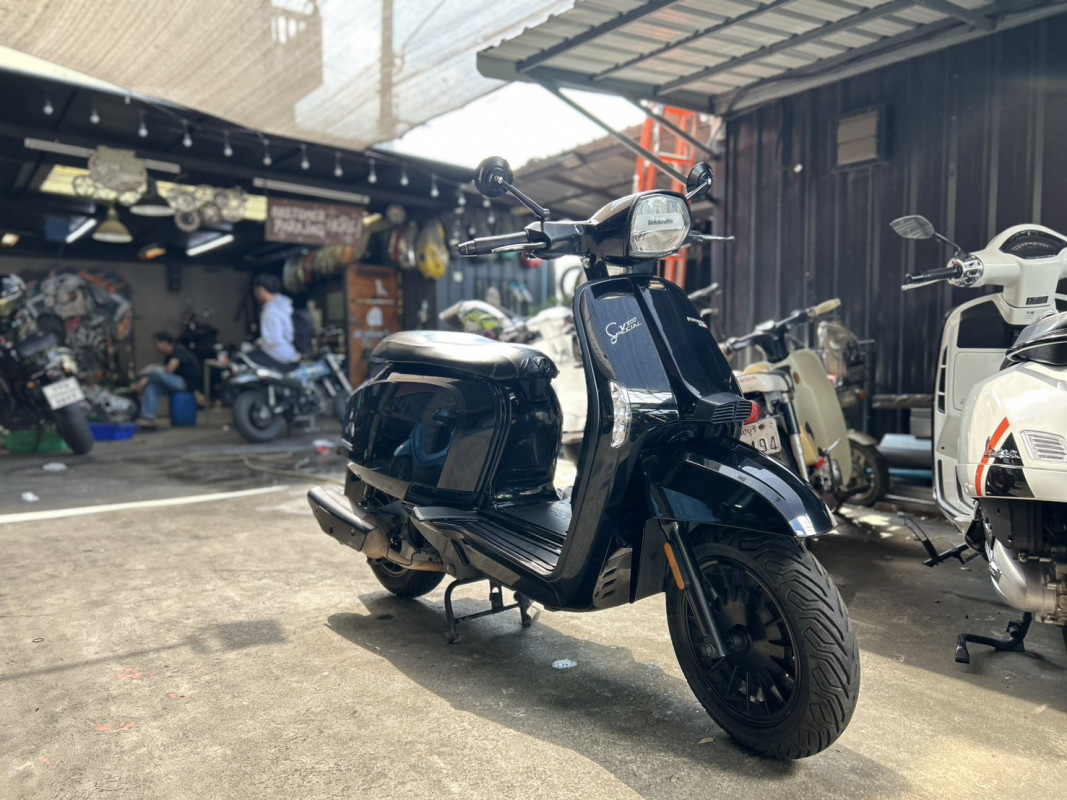 เปลี่ยนน้ำมันเฟืองท้าย Motul Scooter gear plus 80w-90 Lambretta V 