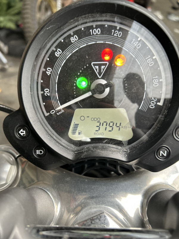 เปลี่ยนน้ำมันเครื่อง Liqui Moly 15-50w Street Triumph Bonneville Bobber