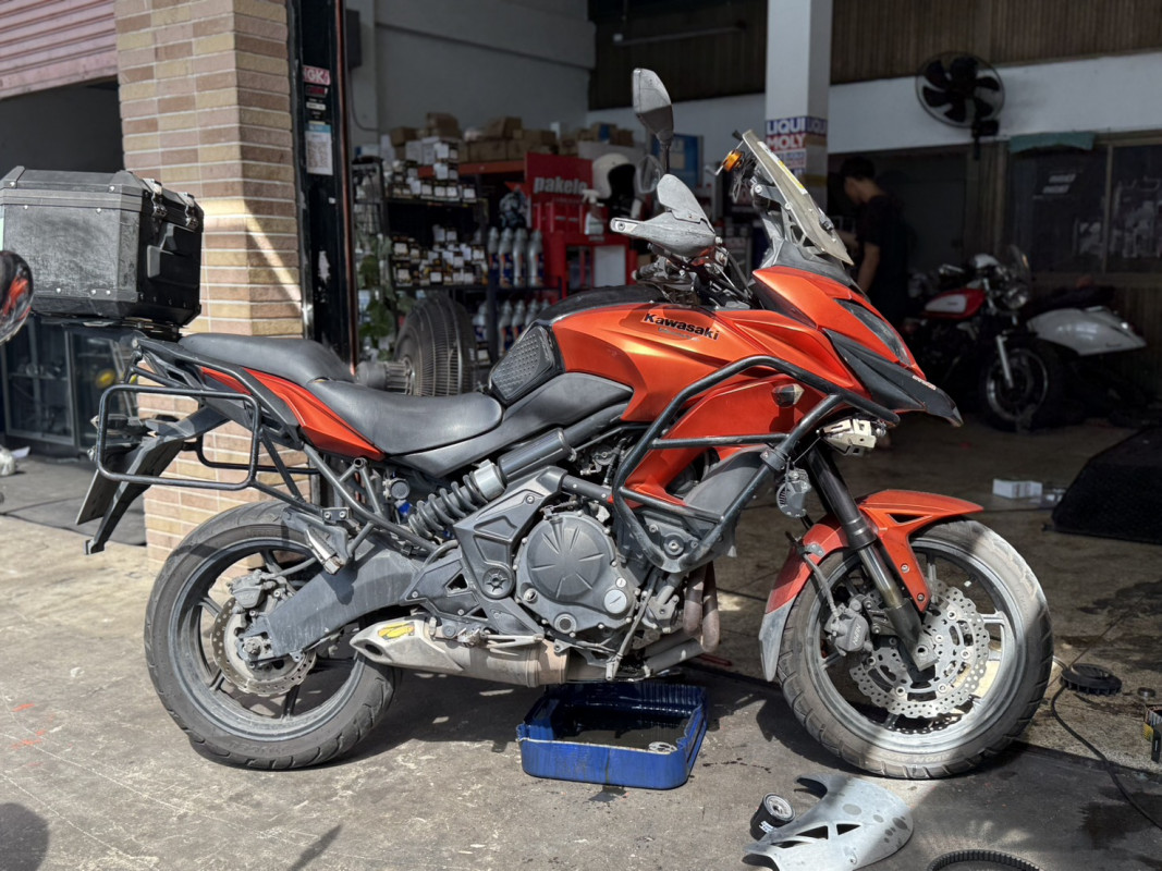 เซอร์วิสรถมอเตอร์ไซค์ Kawasaki Versys 650