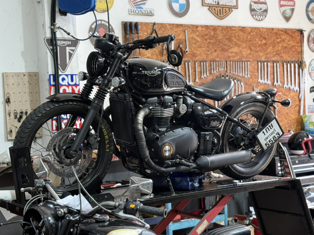 เซอร์วิสรถมอเตอร์ไซค์บิ๊กไบค์ Triumph Bonneville Bobber